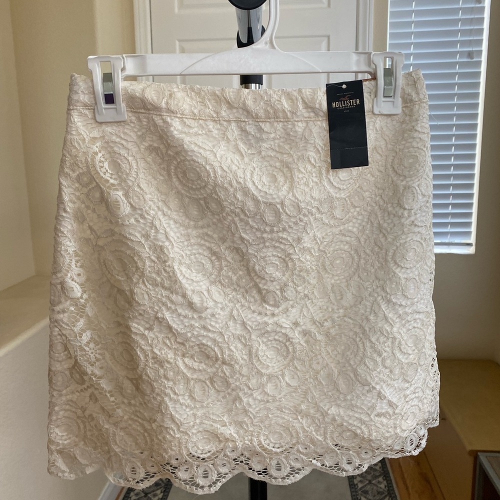 Hollister cream color skirt size 1 with tag